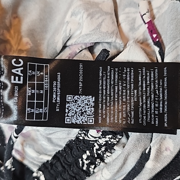 GUESS ERIE BLACK RUCHED V NECK CROP TOP - Picture 10 of 13